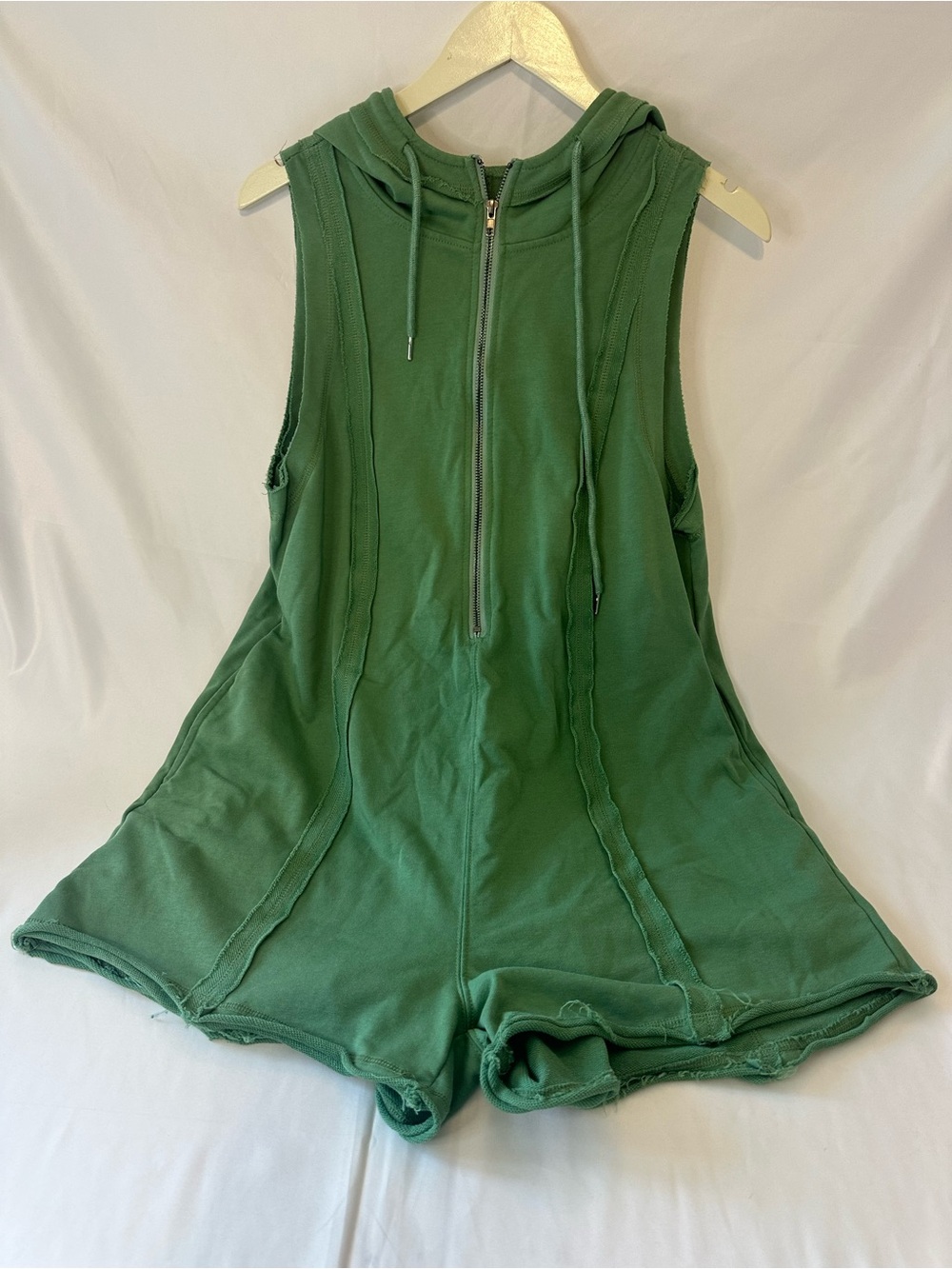 FASHION Women’s Green Hooded Sleeveless Zip Front Solid Knit Romper Size L